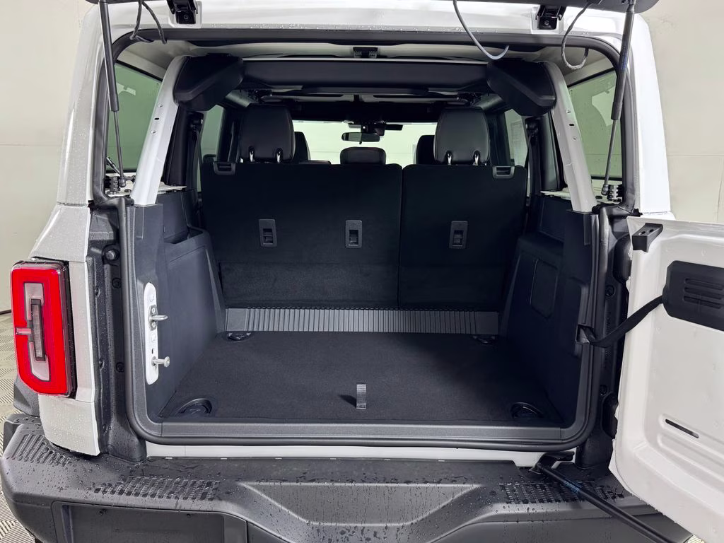 2026 Oxford White Ford Bronco Badlands 4X4 SUV