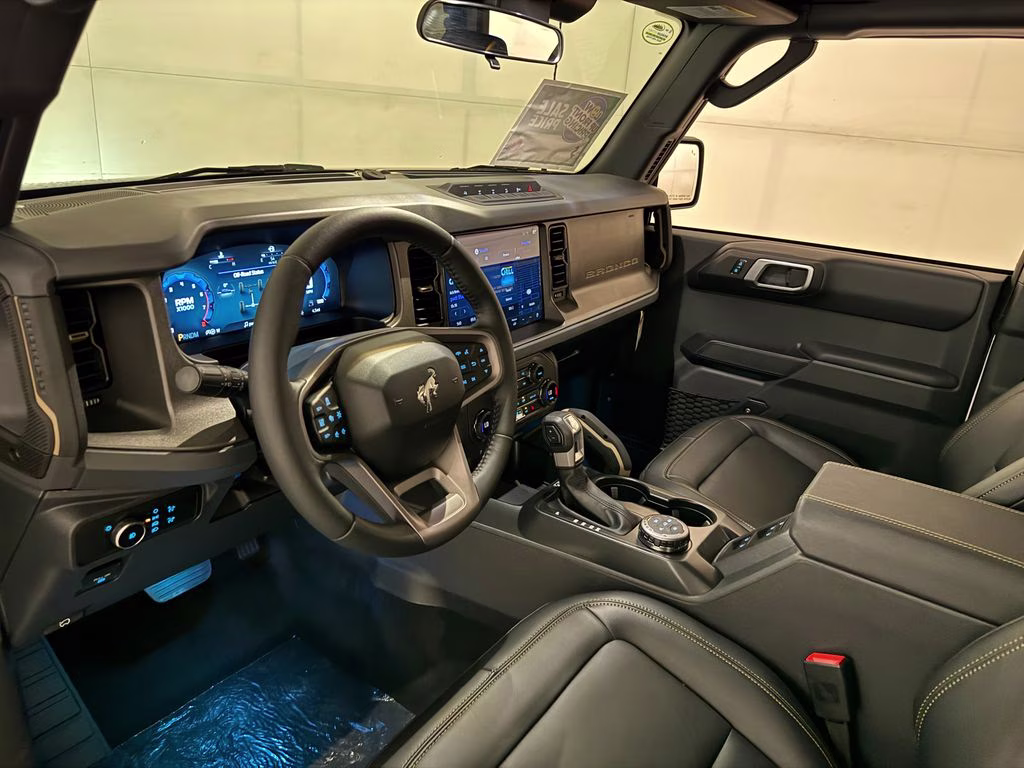 2026 Oxford White Ford Bronco Badlands 4X4 SUV