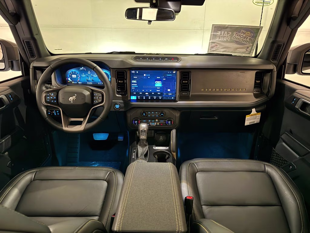 2026 Oxford White Ford Bronco Badlands 4X4 SUV