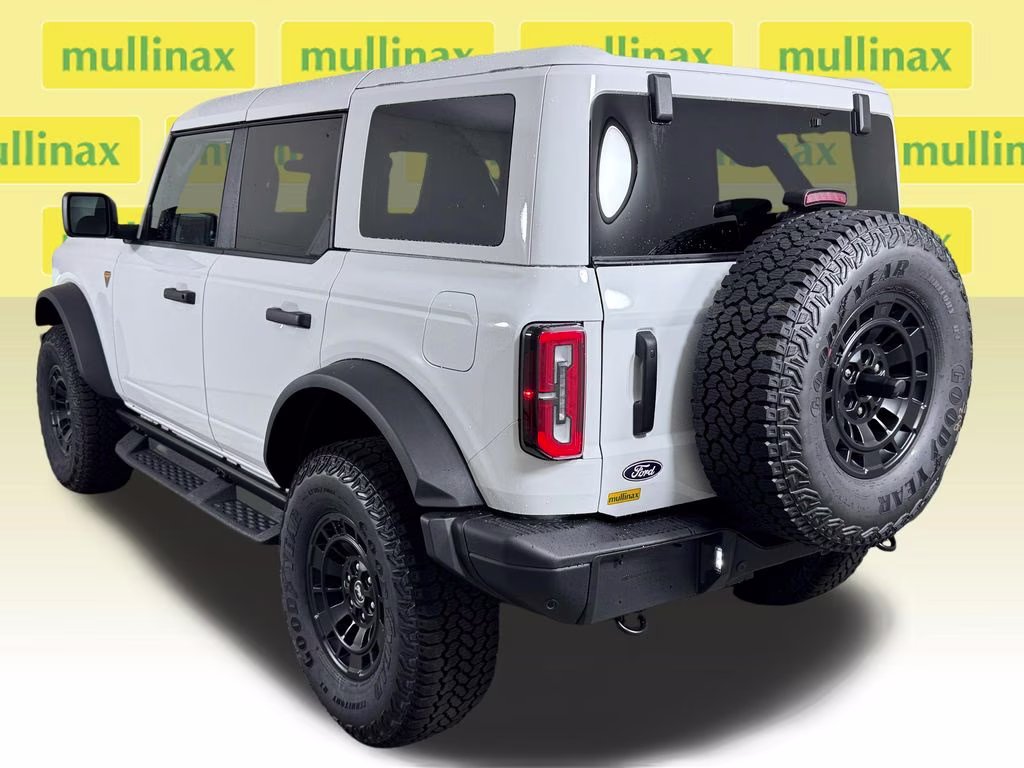 2026 Oxford White Ford Bronco Badlands 4X4 SUV