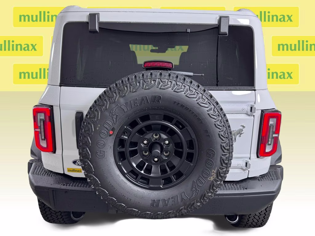 2026 Oxford White Ford Bronco Badlands 4X4 SUV