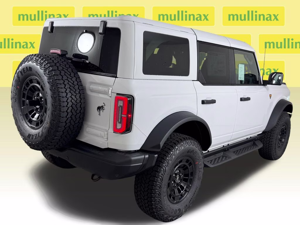 2026 Oxford White Ford Bronco Badlands 4X4 SUV
