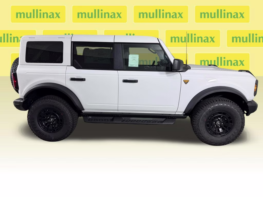 2026 Oxford White Ford Bronco Badlands 4X4 SUV