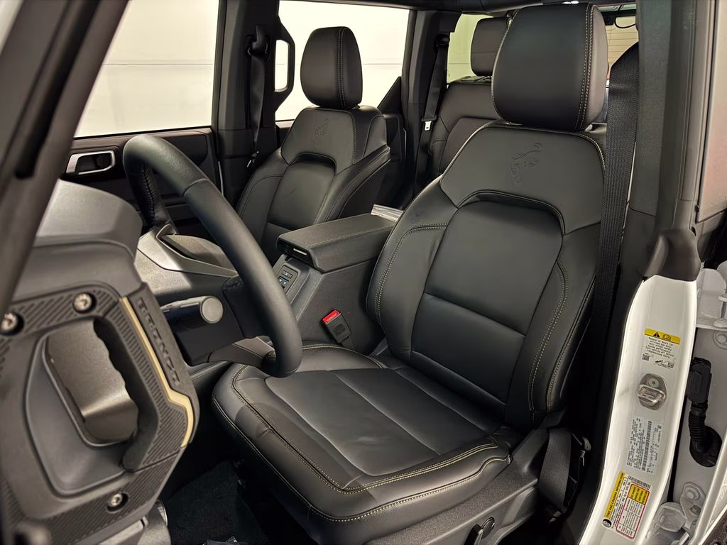 2026 Oxford White Ford Bronco Badlands 4X4 SUV