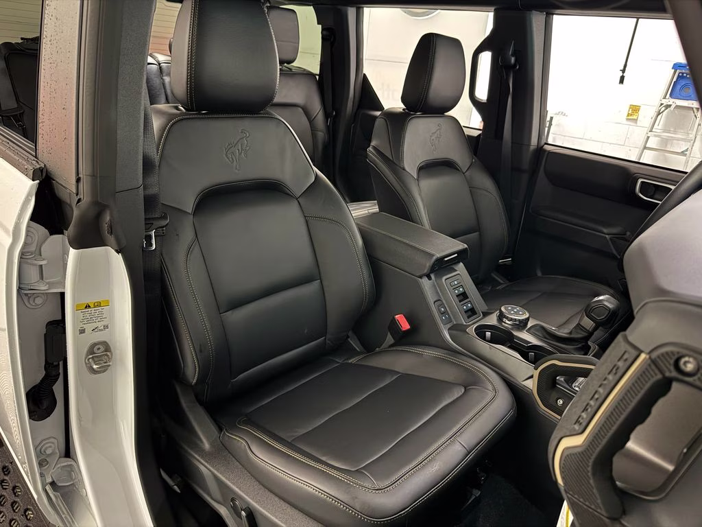 2026 Oxford White Ford Bronco Badlands 4X4 SUV