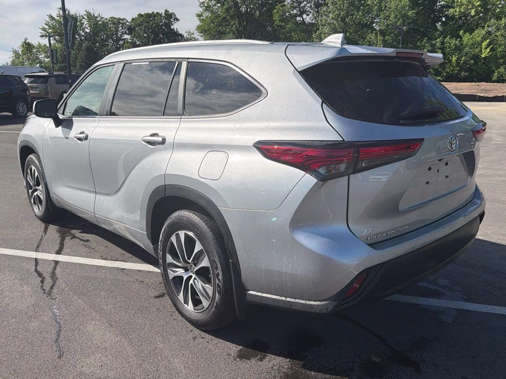 2023 Celestial Silver Metallic Toyota Highlander XLE AWD SUV