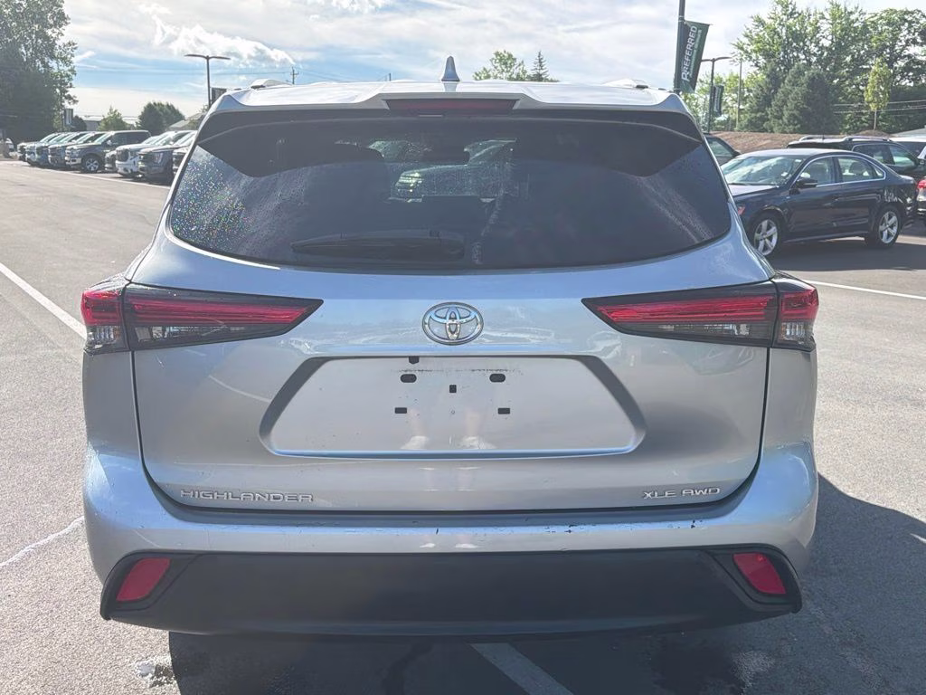 2023 Celestial Silver Metallic Toyota Highlander XLE AWD SUV