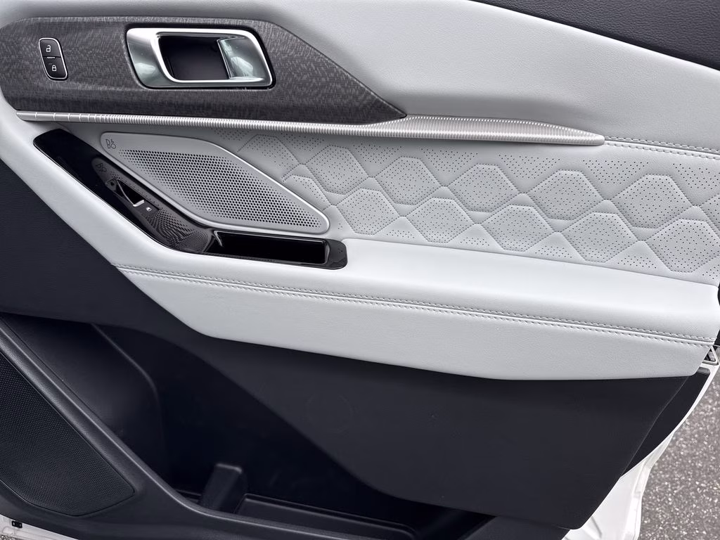 2026 White Metallic Ford Explorer Platinum 4X4 SUV