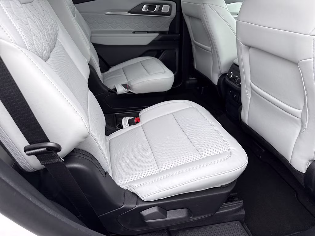 2026 White Metallic Ford Explorer Platinum 4X4 SUV