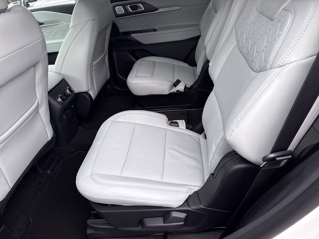 2026 White Metallic Ford Explorer Platinum 4X4 SUV