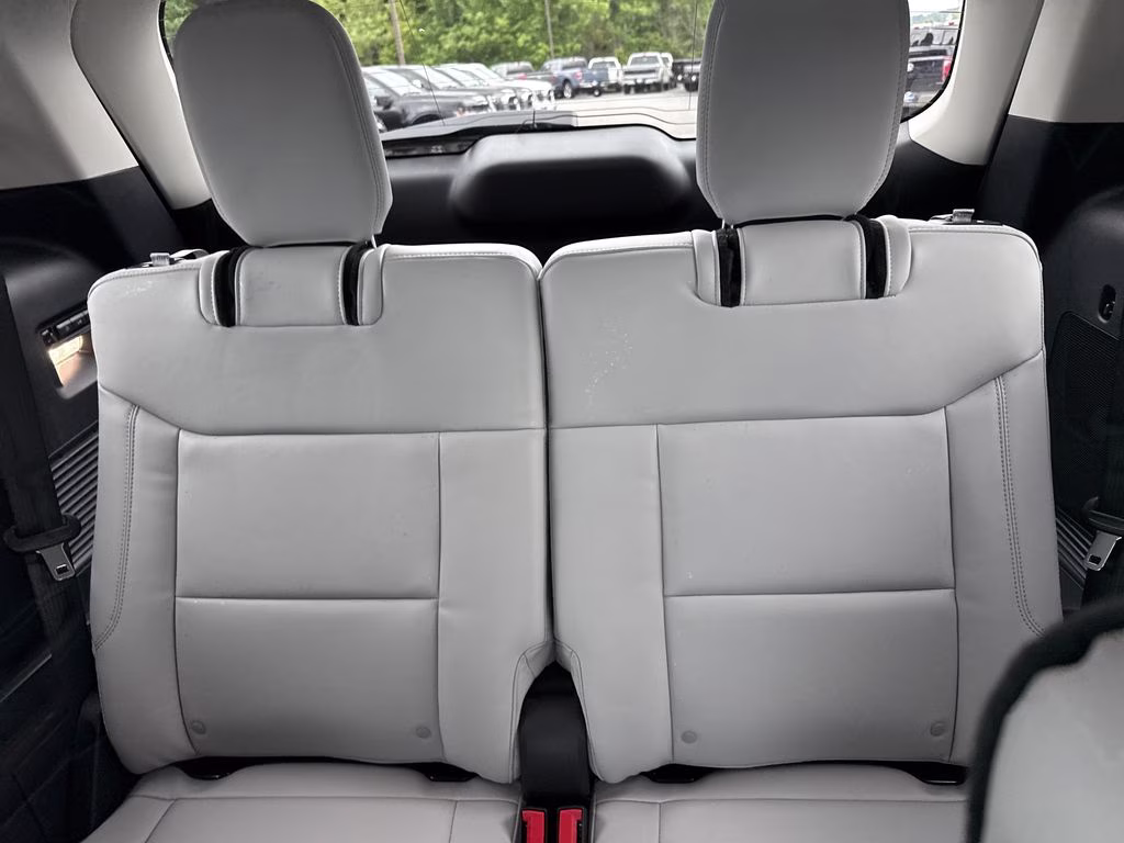2026 White Metallic Ford Explorer Platinum 4X4 SUV