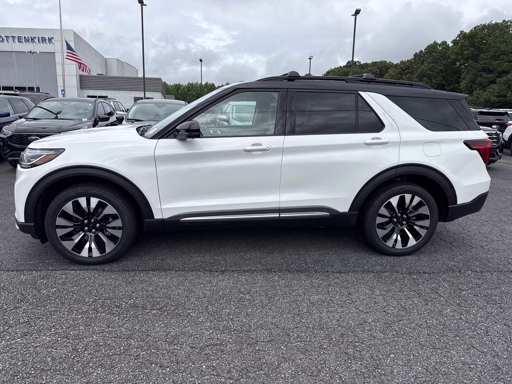 2026 White Metallic Ford Explorer Platinum 4X4 SUV