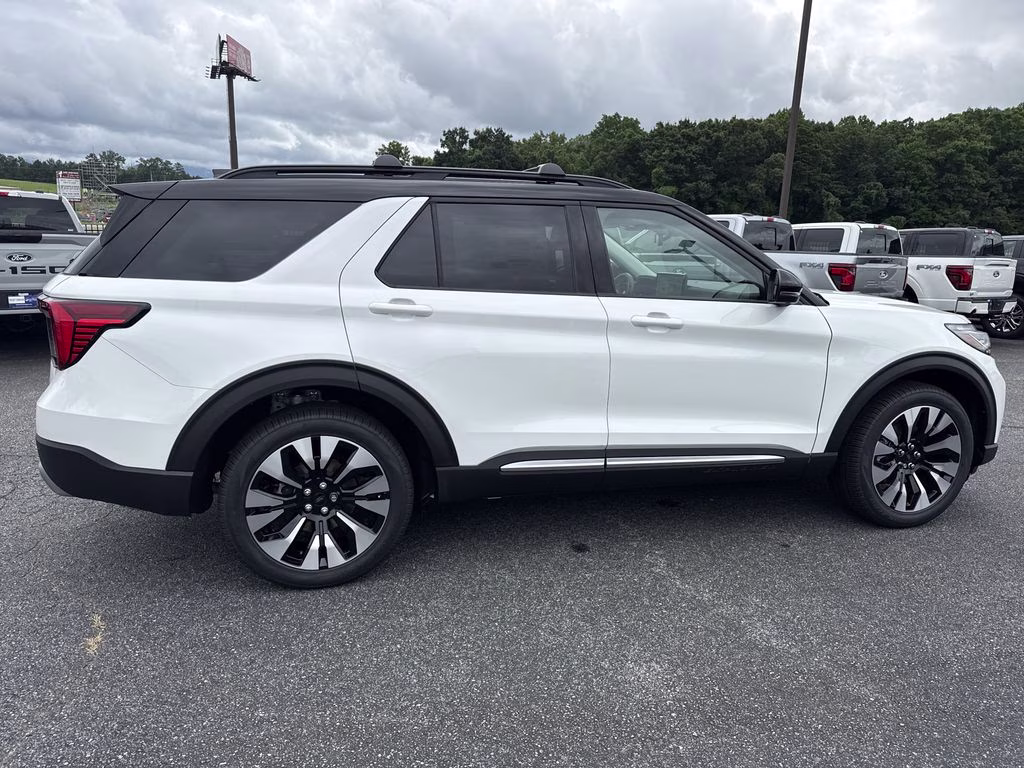 2026 White Metallic Ford Explorer Platinum 4X4 SUV