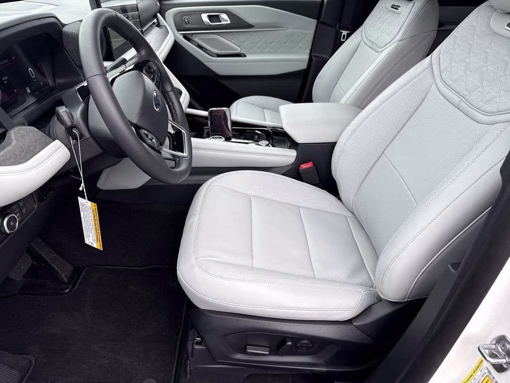 2026 White Metallic Ford Explorer Platinum 4X4 SUV