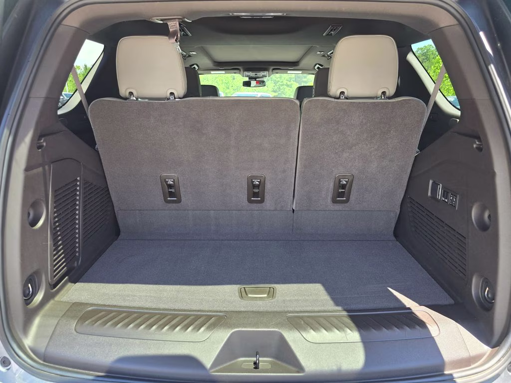2023 Sterling Metallic GMC Yukon SLT RWD SUV