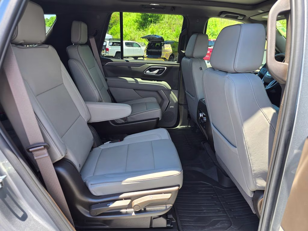 2023 Sterling Metallic GMC Yukon SLT RWD SUV