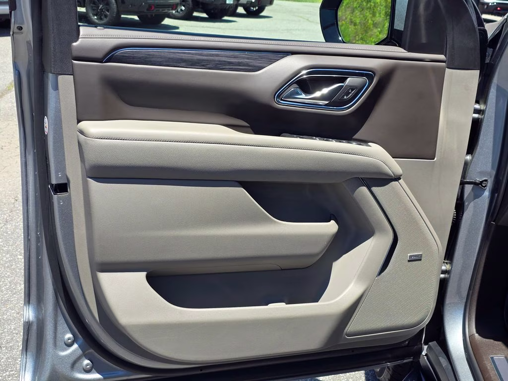 2023 Sterling Metallic GMC Yukon SLT RWD SUV