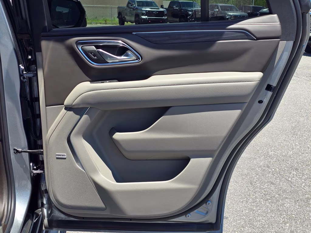 2023 Sterling Metallic GMC Yukon SLT RWD SUV