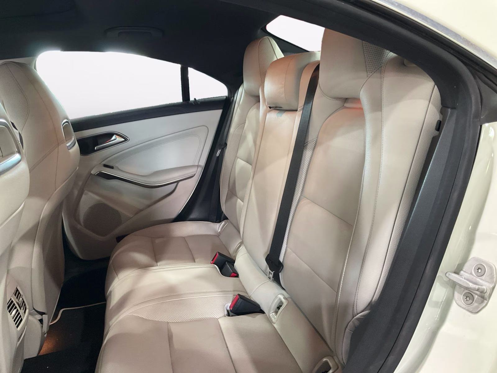 2014 White Mercedes-Benz CLA CLA 250 FWD Sedan