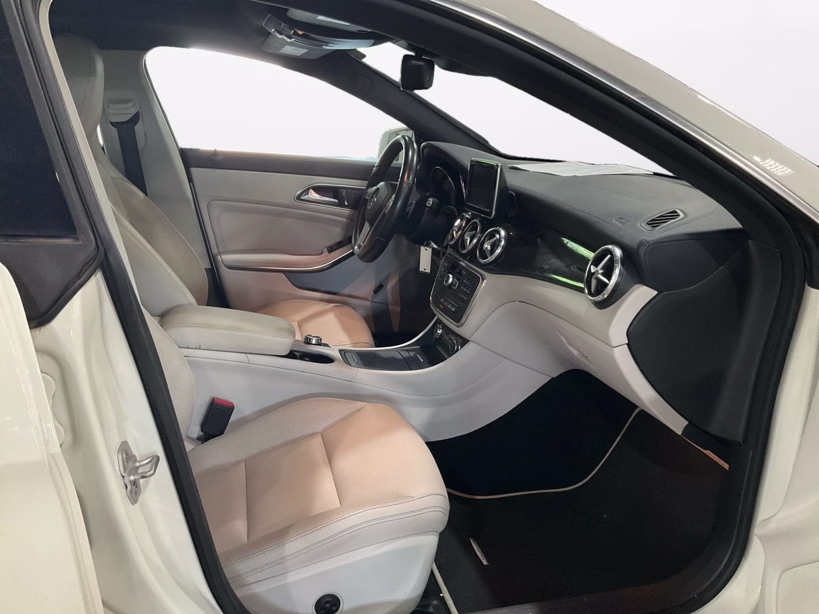 2014 White Mercedes-Benz CLA CLA 250 FWD Sedan