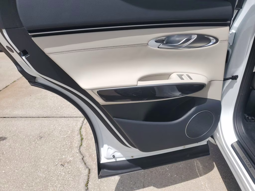 2025 Uyuni White Genesis GV70 2.5T AWD SUV