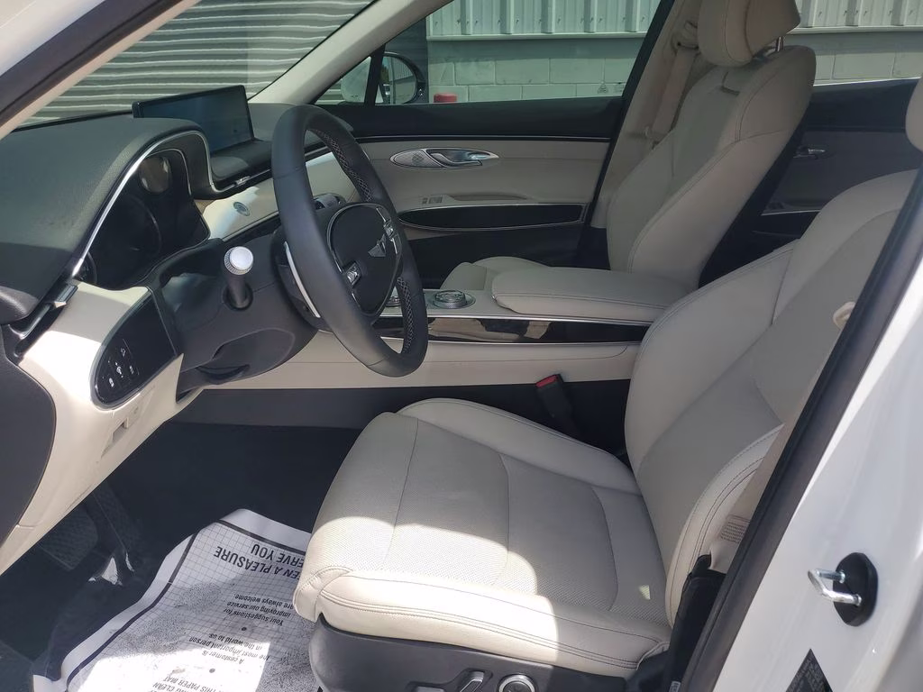 2025 Uyuni White Genesis GV70 2.5T AWD SUV