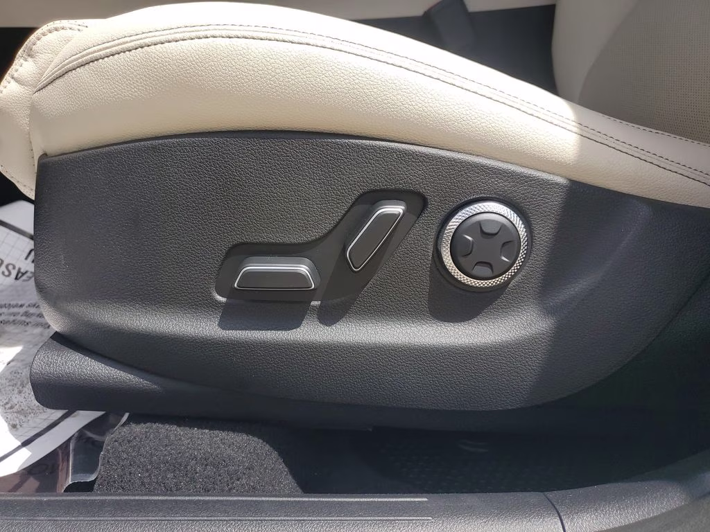 2025 Uyuni White Genesis GV70 2.5T AWD SUV