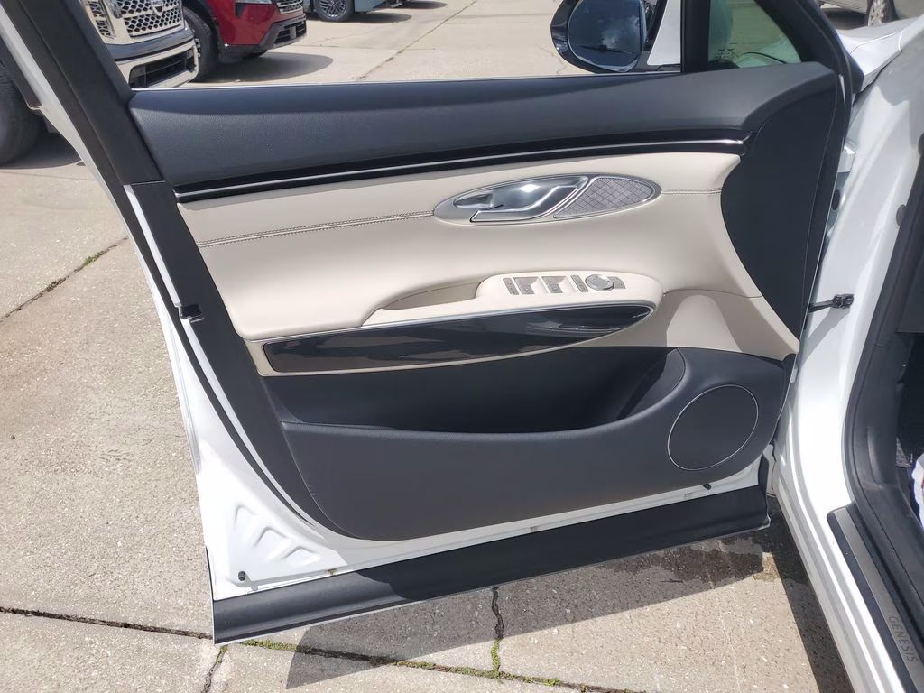 2025 Uyuni White Genesis GV70 2.5T AWD SUV