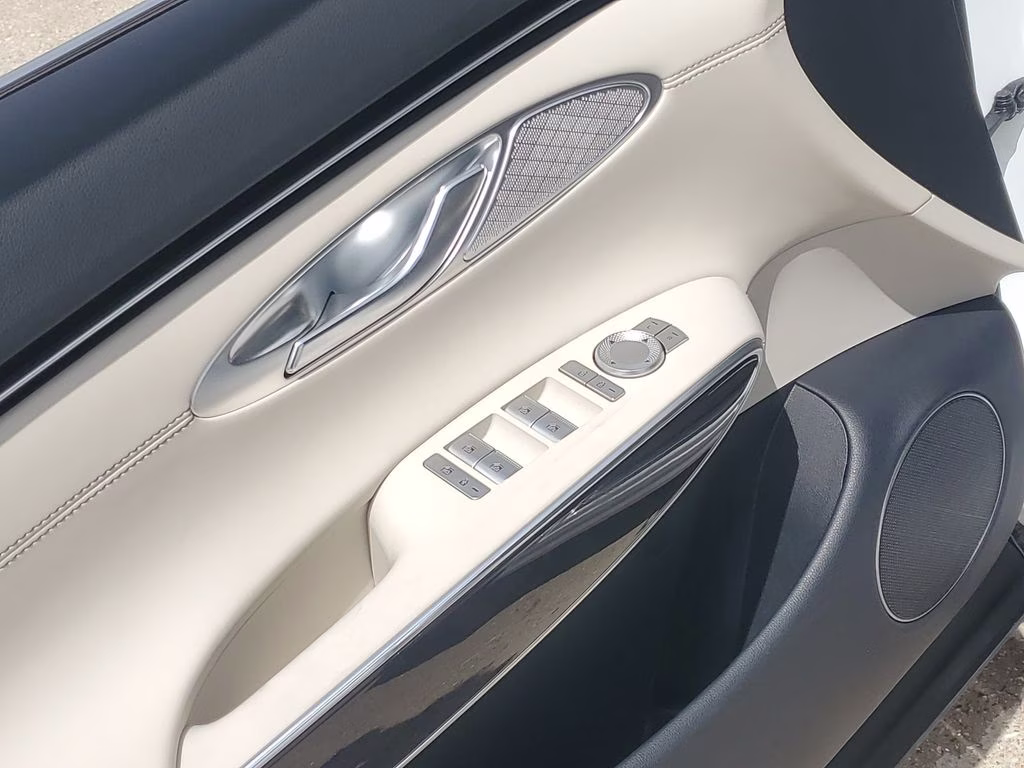 2025 Uyuni White Genesis GV70 2.5T AWD SUV