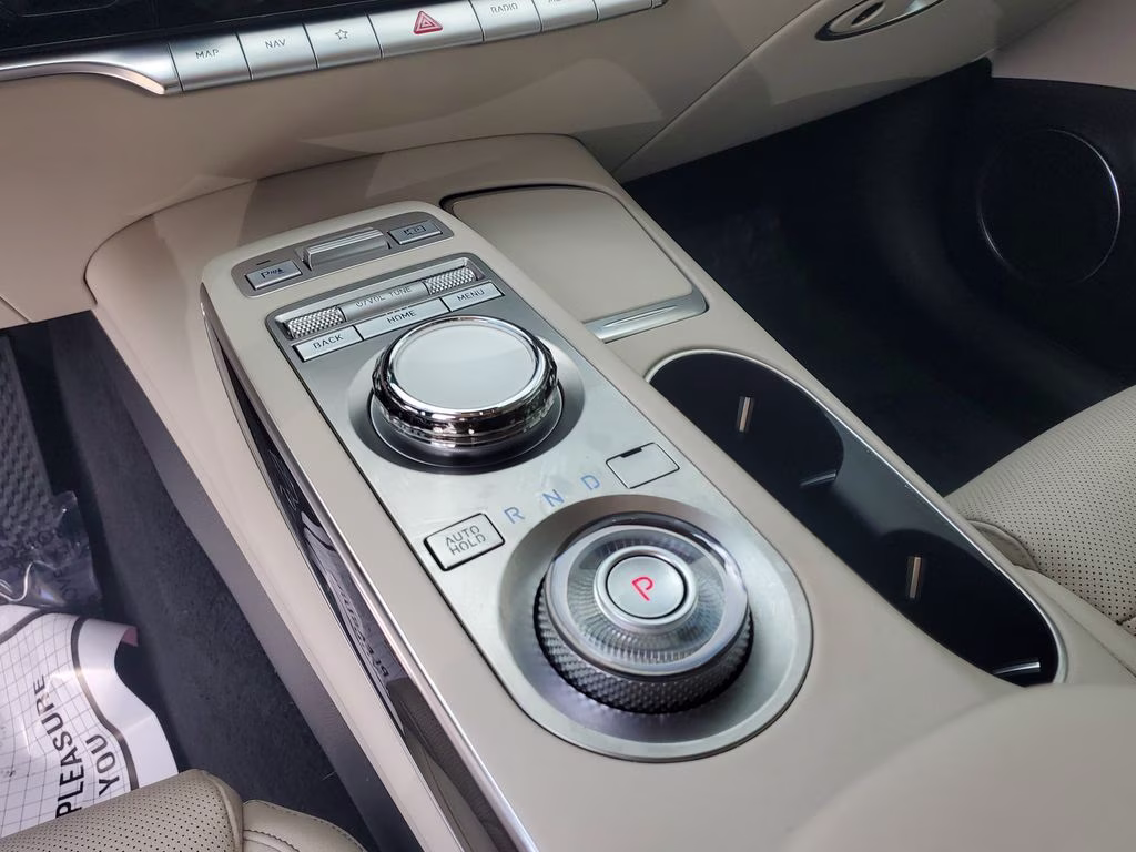 2025 Uyuni White Genesis GV70 2.5T AWD SUV