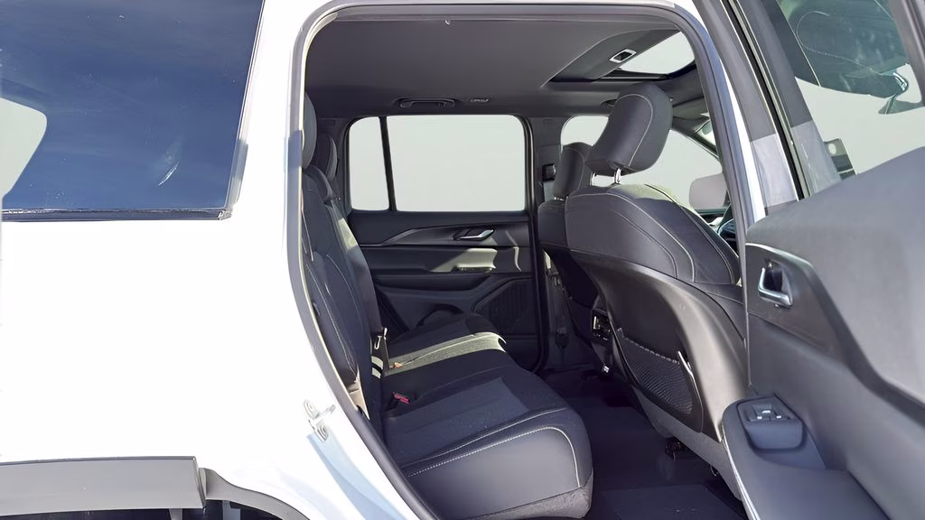 2026 Bright White Clearcoat Jeep Grand Cherokee Laredo 4X4 SUV
