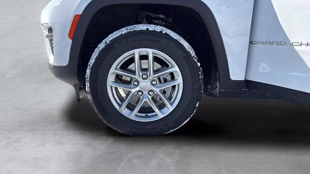 2026 Bright White Clearcoat Jeep Grand Cherokee Laredo 4X4 SUV
