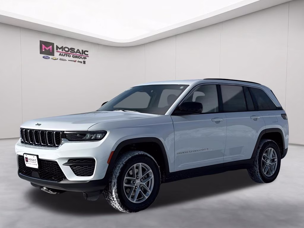 2026 Bright White Clearcoat Jeep Grand Cherokee Laredo 4X4 SUV