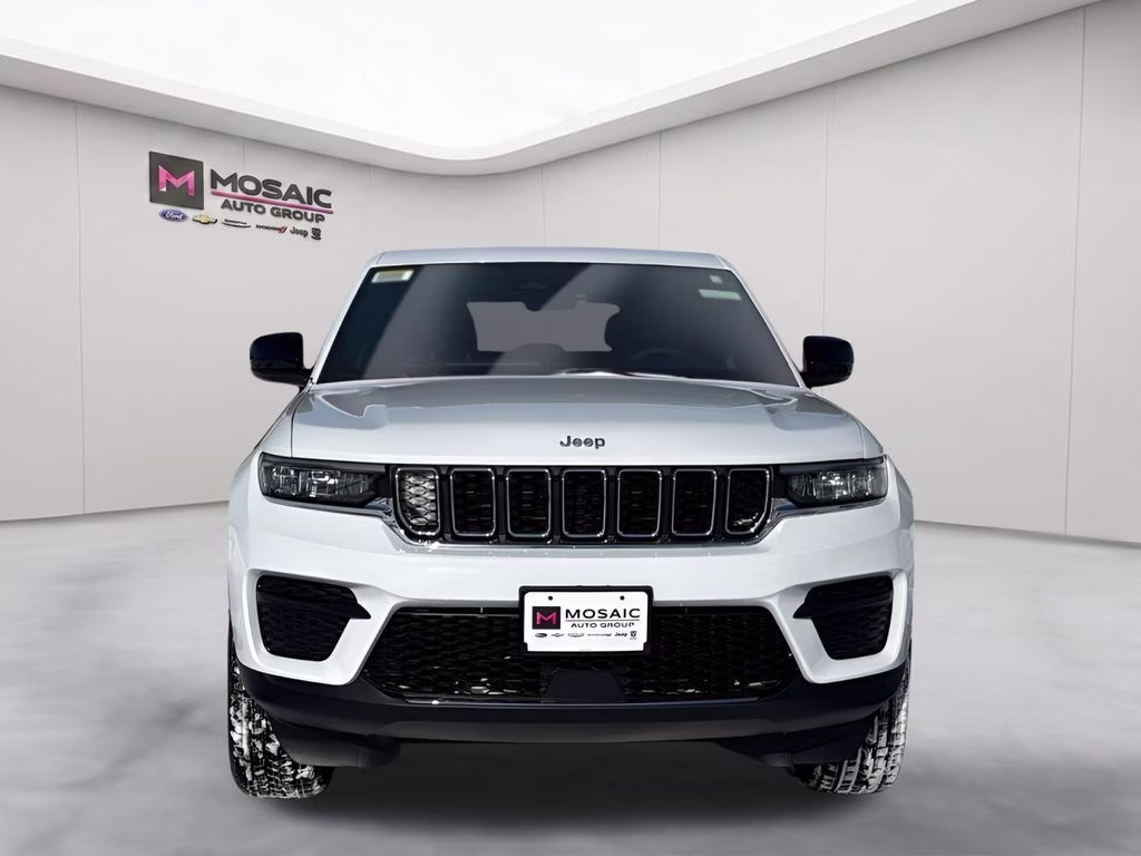 2026 Bright White Clearcoat Jeep Grand Cherokee Laredo 4X4 SUV