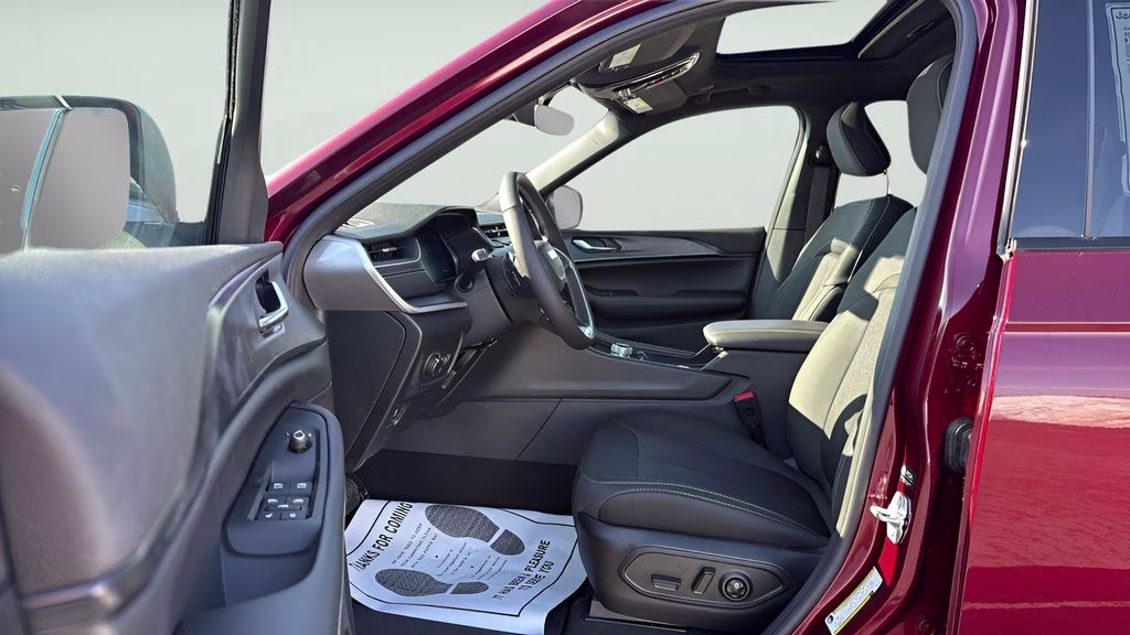 2026 Velvet Red Pearlcoat Jeep Grand Cherokee Laredo 4X4 SUV