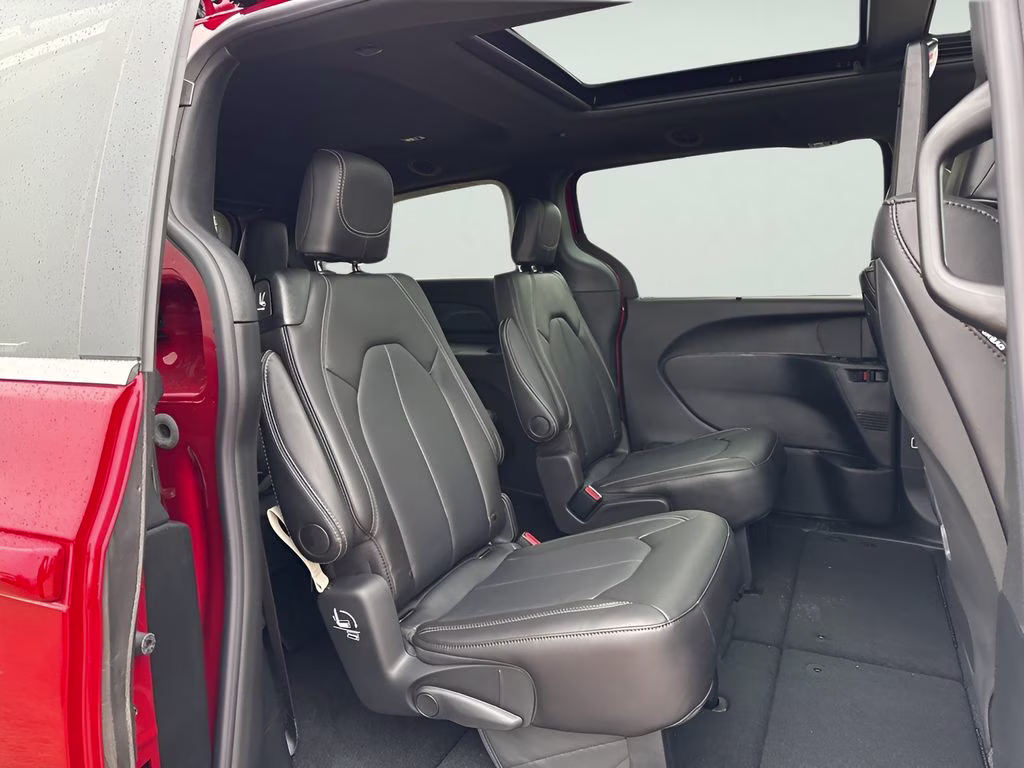 2026 Red Hot Pearlcoat Chrysler Pacifica Select Uconnect Theater Family Group II AWD Van