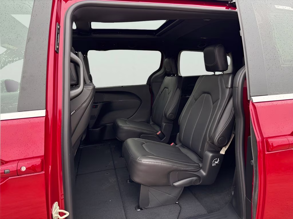 2026 Red Hot Pearlcoat Chrysler Pacifica Select Uconnect Theater Family Group II AWD Van