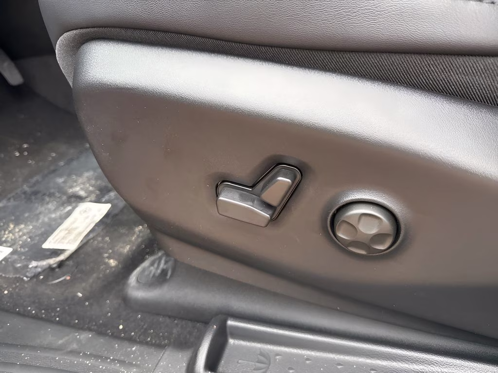 2026 Red Hot Pearlcoat Chrysler Pacifica Select Uconnect Theater Family Group II AWD Van