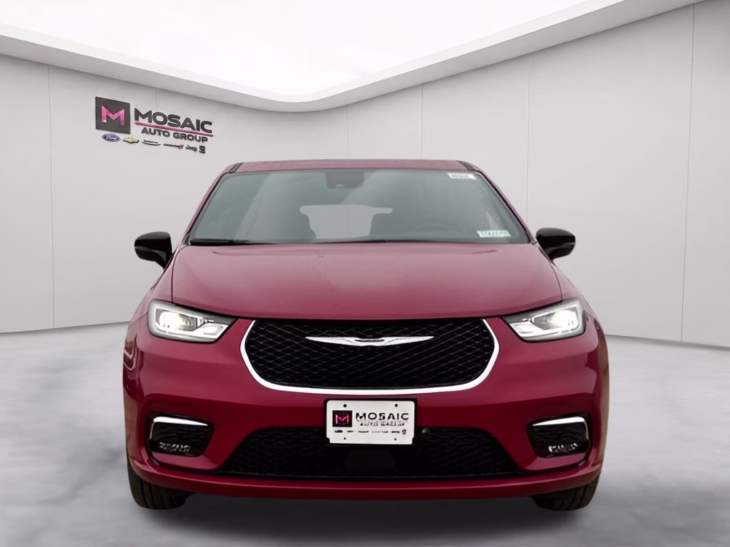 2026 Red Hot Pearlcoat Chrysler Pacifica Select Uconnect Theater Family Group II AWD Van