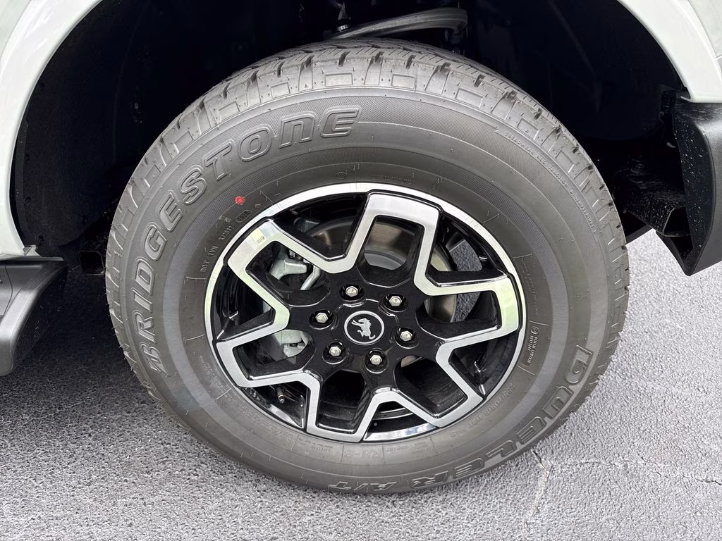 2026 Avalanche Gray Ford Bronco Outer Banks 4X4 SUV