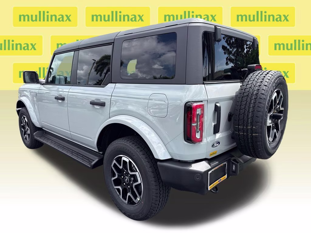 2026 Avalanche Gray Ford Bronco Outer Banks 4X4 SUV