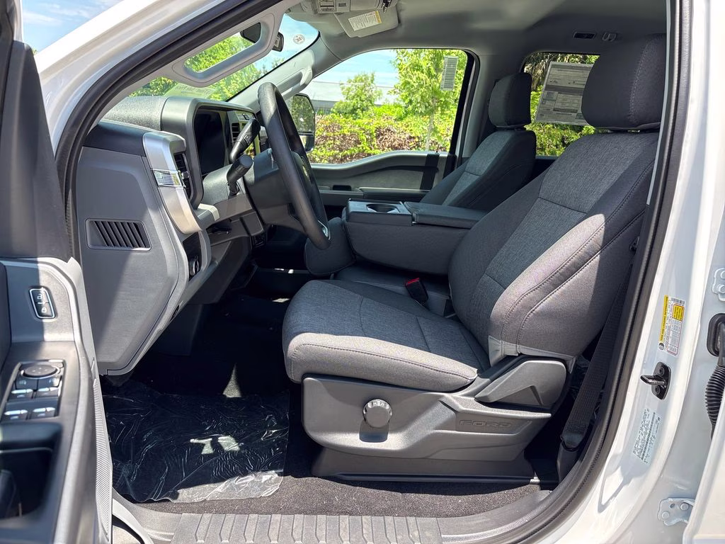2026 Oxford White Ford Super Duty F-250 SRW XL 4X4 Truck