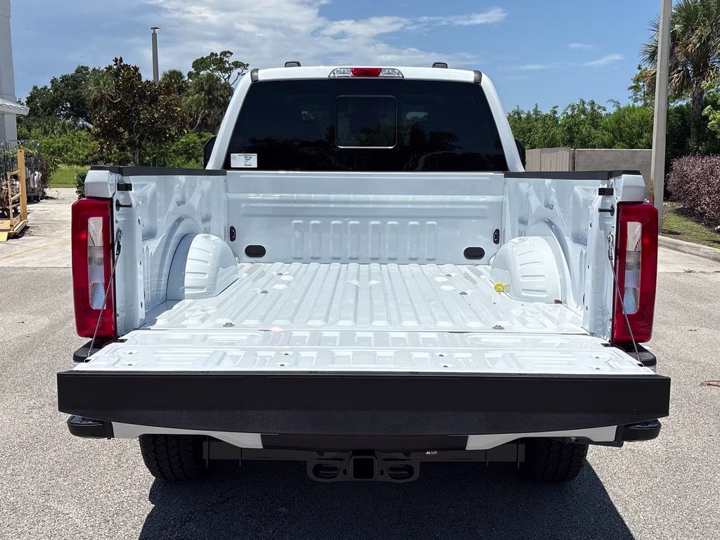 2026 Oxford White Ford Super Duty F-250 SRW XL 4X4 Truck