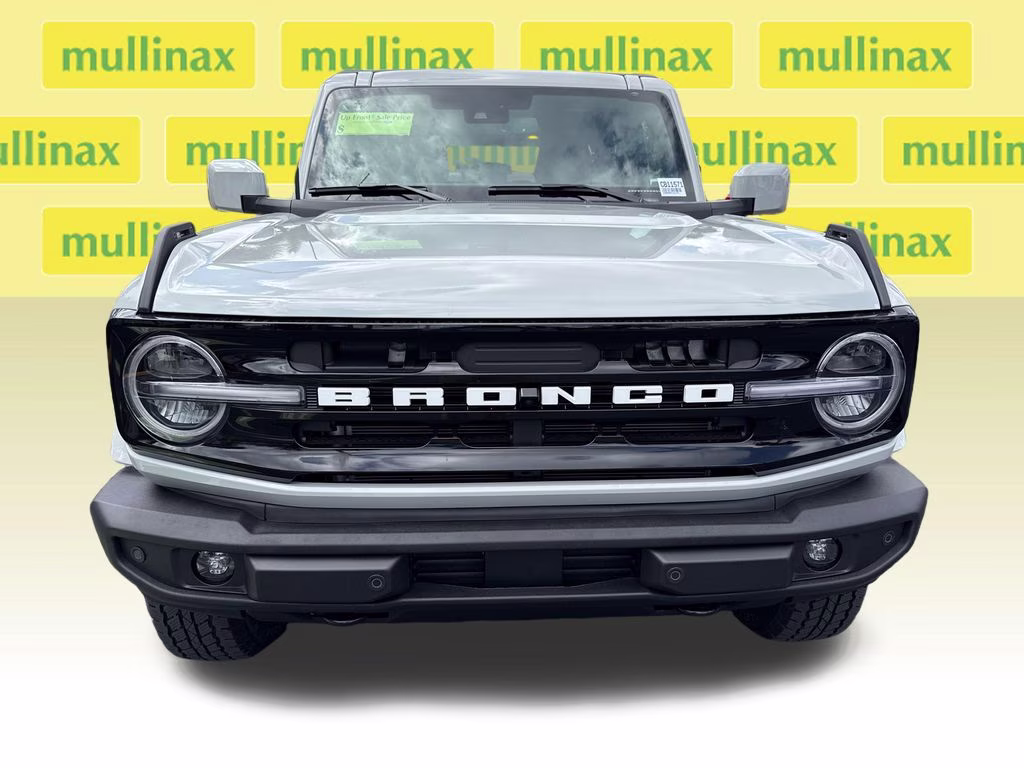 2026 Avalanche Gray Ford Bronco Outer Banks 4X4 SUV