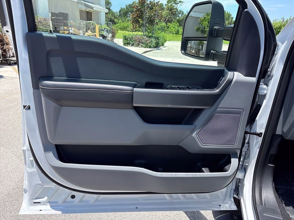2026 Oxford White Ford Super Duty F-250 SRW XL 4X4 Truck