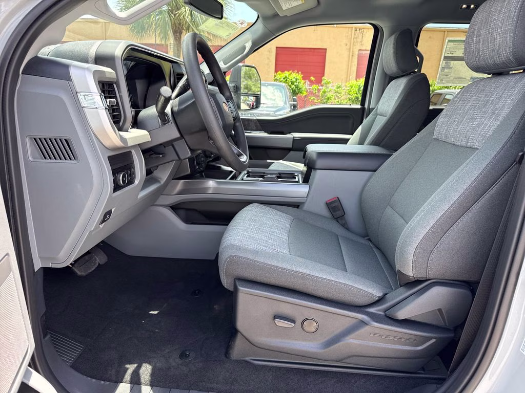 2026 Avalanche Ford Super Duty F-250 SRW XLT 4X4 Truck