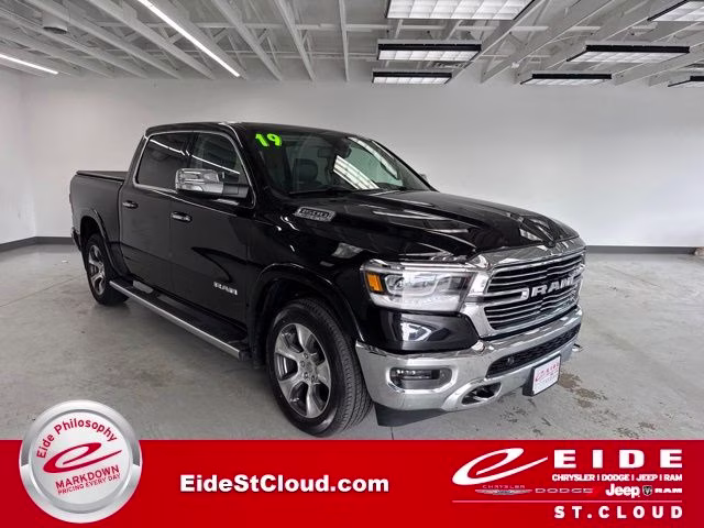 2019 Diamond Black Crystal Pearlcoat Ram 1500 Laramie 4X4 Truck