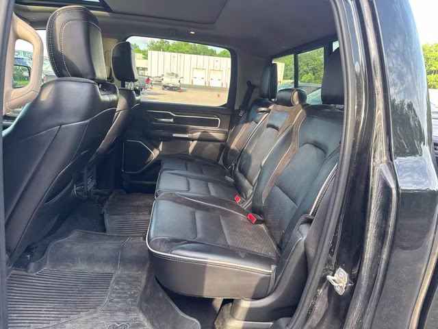 2019 Diamond Black Crystal Pearlcoat Ram 1500 Laramie 4X4 Truck
