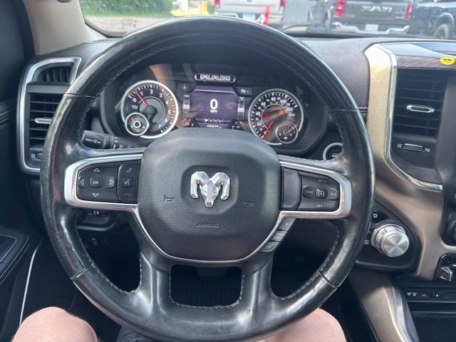 2019 Diamond Black Crystal Pearlcoat Ram 1500 Laramie 4X4 Truck