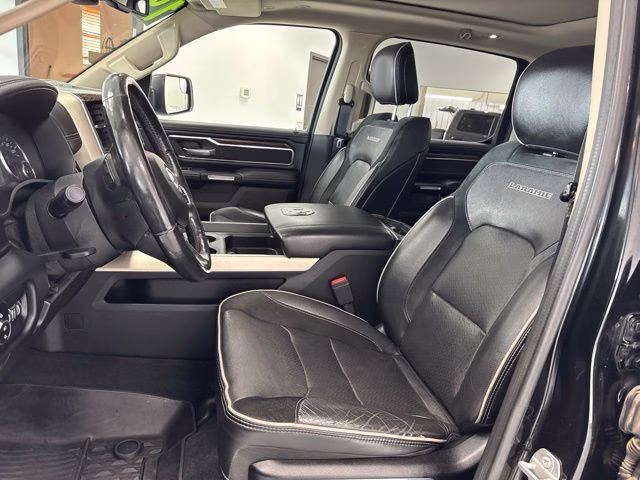 2019 Diamond Black Crystal Pearlcoat Ram 1500 Laramie 4X4 Truck